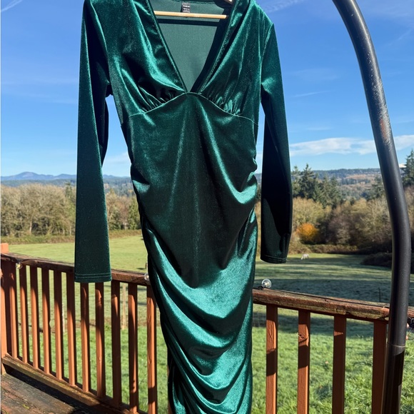 SHEIN Deep Green Velvet Long Sleeve Dress - Picture 2 of 6